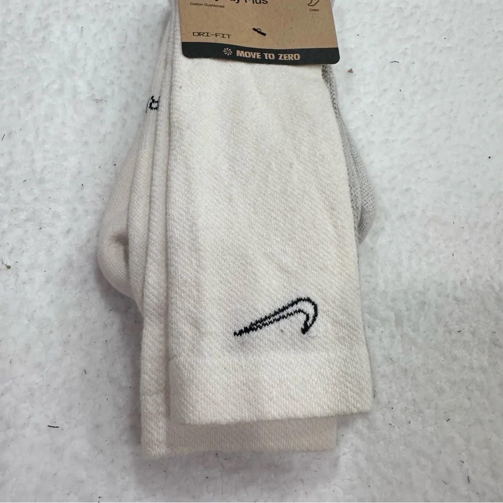 Nike everyday plus